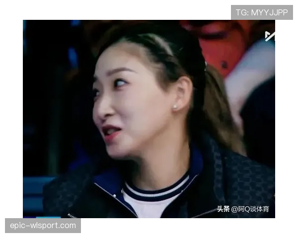 刘诗雯退役后这松弛感谁懂啊，以前练到手抽筋现在咖啡配书晒太阳