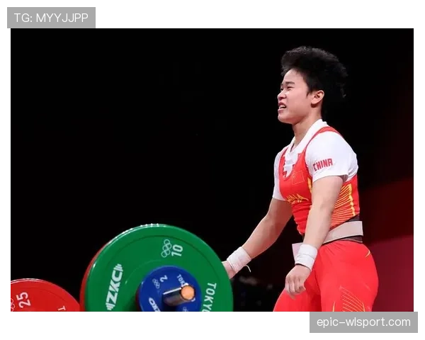 侯志慧赛前吃香蕉被拍，网友：这姐拿金牌比我们点外卖还稳